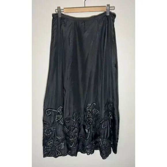 Chico’s Women’s Black Elegant Knee Length Silk Floral Embroidered Skirt Size 3 ( - Picture 1 of 8